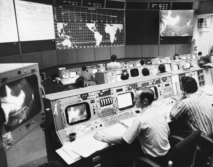 "Если что-то пойдет не так, они умрут в открытом космосе": 51 год назад люди впервые высадились на Луну – малоизвестные факты о прилунении "Аполлона-11"