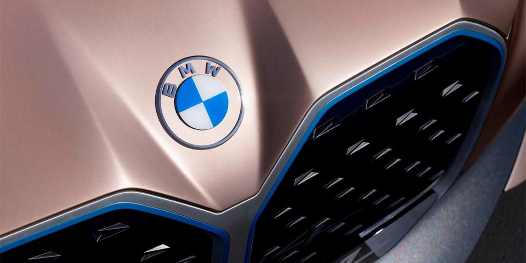BMW, Toyota и не только: пять марок авто в этом году сменили свой логотип. Как будут выглядеть "значки" и с чем связано решение поменять их
