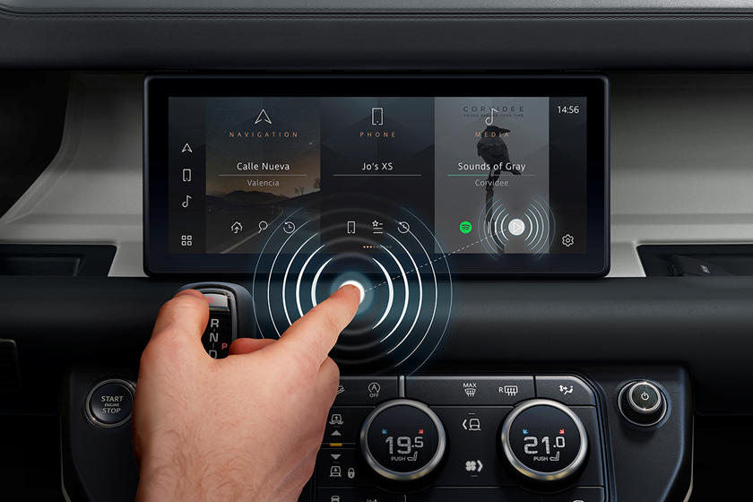 Только показать пальцем: Jaguar Land Rover представил бесконтактный дисплей с сенсорным управлением