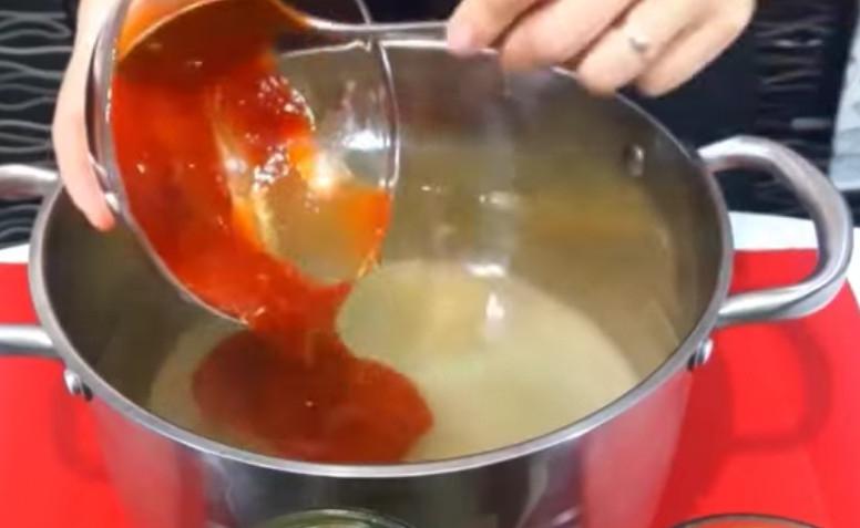 Готовим маринад с кетчупом и заливаем огурцы: вкуснейший рецепт на зиму