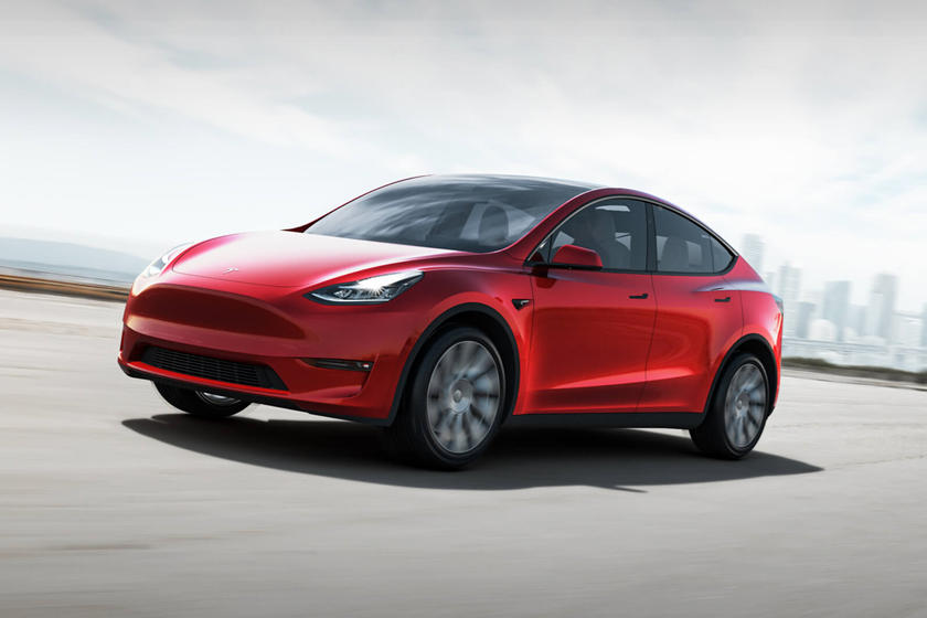 Станет самым дешевым вариантом с большим пробегом: началось пробное производство Tesla Y Long Range RWD