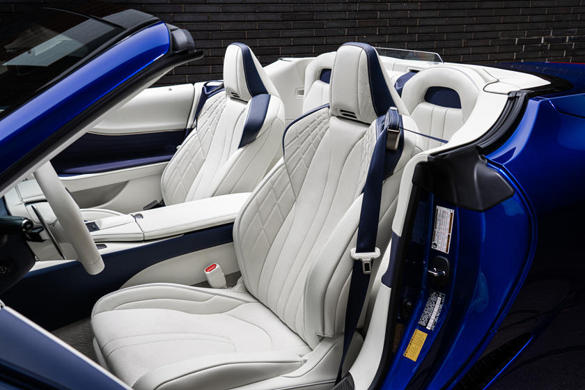 Эксклюзивная окраска под названием Structural Blue: Lexus представил особую версию кабриолета LC 500 Regatta Edition