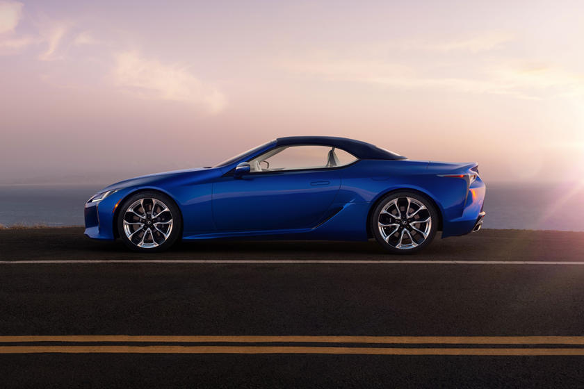 Эксклюзивная окраска под названием Structural Blue: Lexus представил особую версию кабриолета LC 500 Regatta Edition