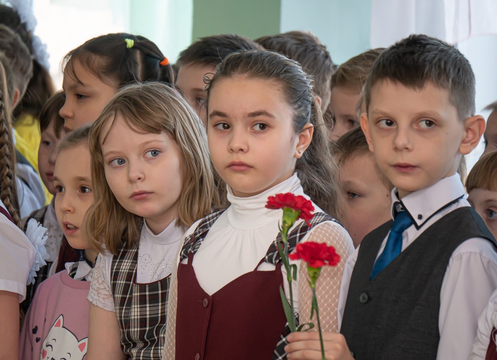 Формирование патриотизма: российские школы будут воспитывать детей по новым программам - на изменения выделен 1 год