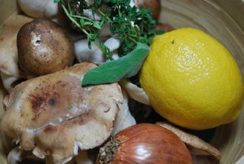 Сытный, нежный и очень вкусный: рецепт веганского крем-супа с орешками кешью и грибочками