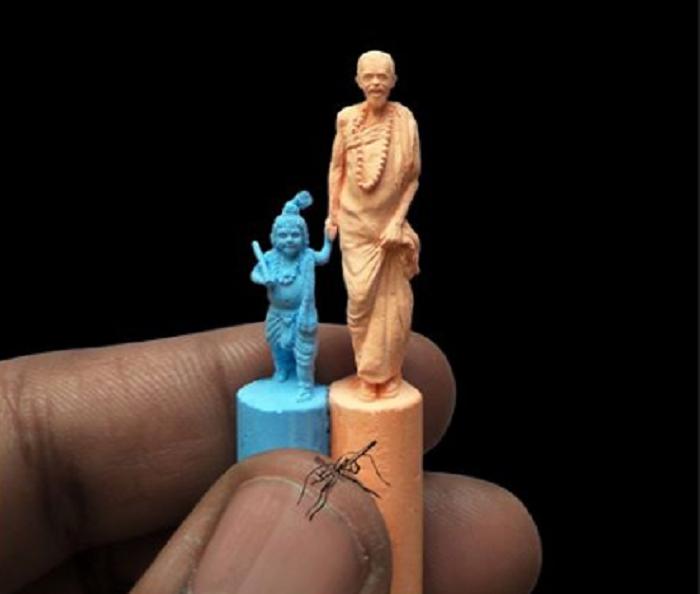 Индиец самостоятельно научился делать прекрасные скульптуры из кусочков мела