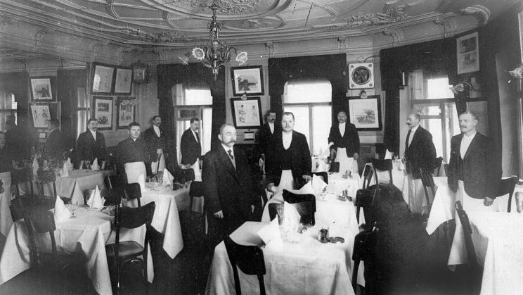 Официантами могли быть только мужчины: интересные факты о первых американских ресторанах