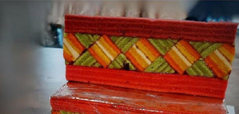 Причудливые яркие узоры на тортах - заслуга малайзийского кондитера. Теперь о нем знает Интернет