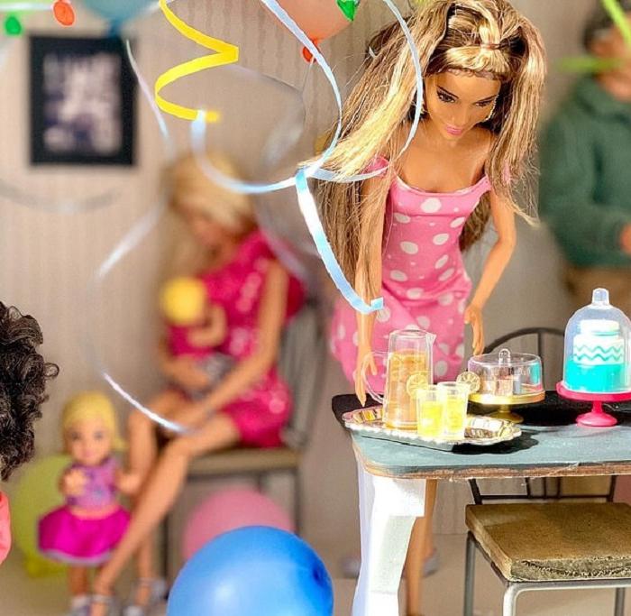 Внучка не смогла пойти на день рождения бабушки, тогда она решила сама устроить необычный праздник