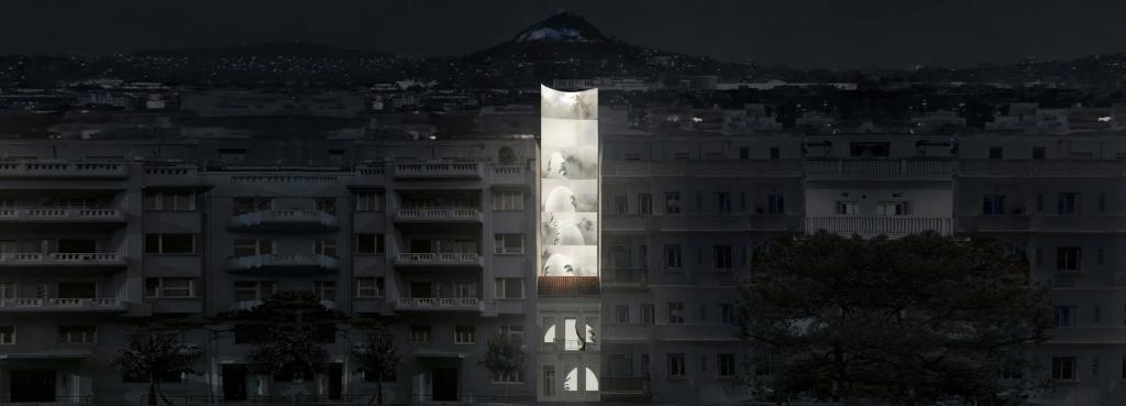 Архитекторы "одели" фасад узкого дома в матовое стекло. Сегодня это, пожалуй, самый "светящийся" дом в самом сердце Афин (фото)