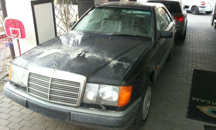 В старом шведском сарае нашли Mercedes 300 CE 1988 года с пробегом всего 98 км