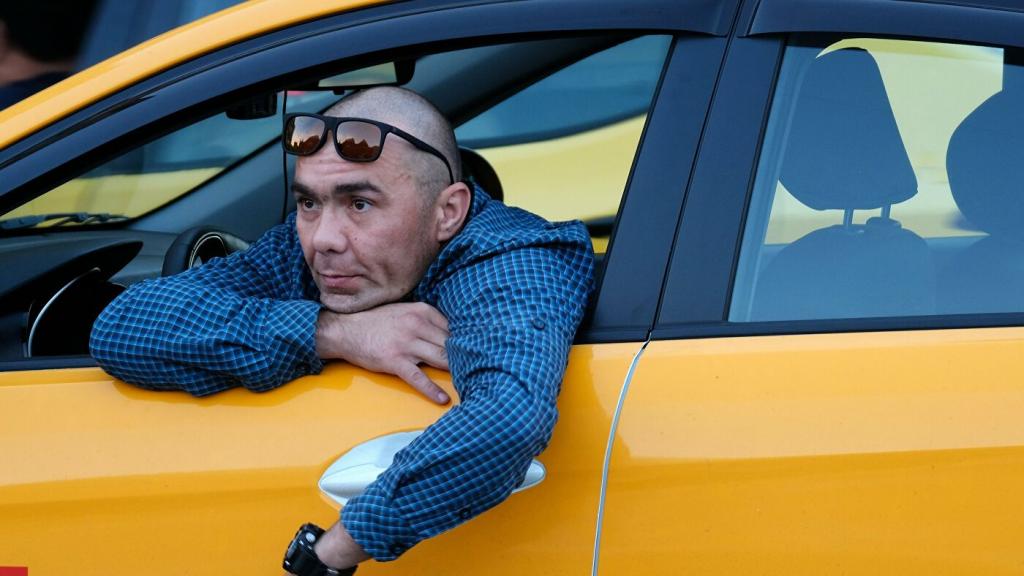 Цифровой профиль водителя на госуслугах: в России запустят онлайн-систему контроля работы таксистов