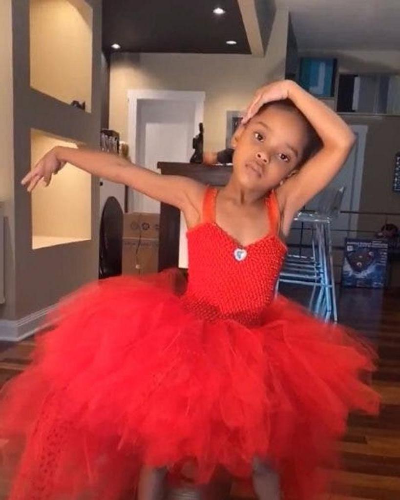 6-летняя девочка пародирует Бейонсе, в надежде, что кумир увидит ее танец