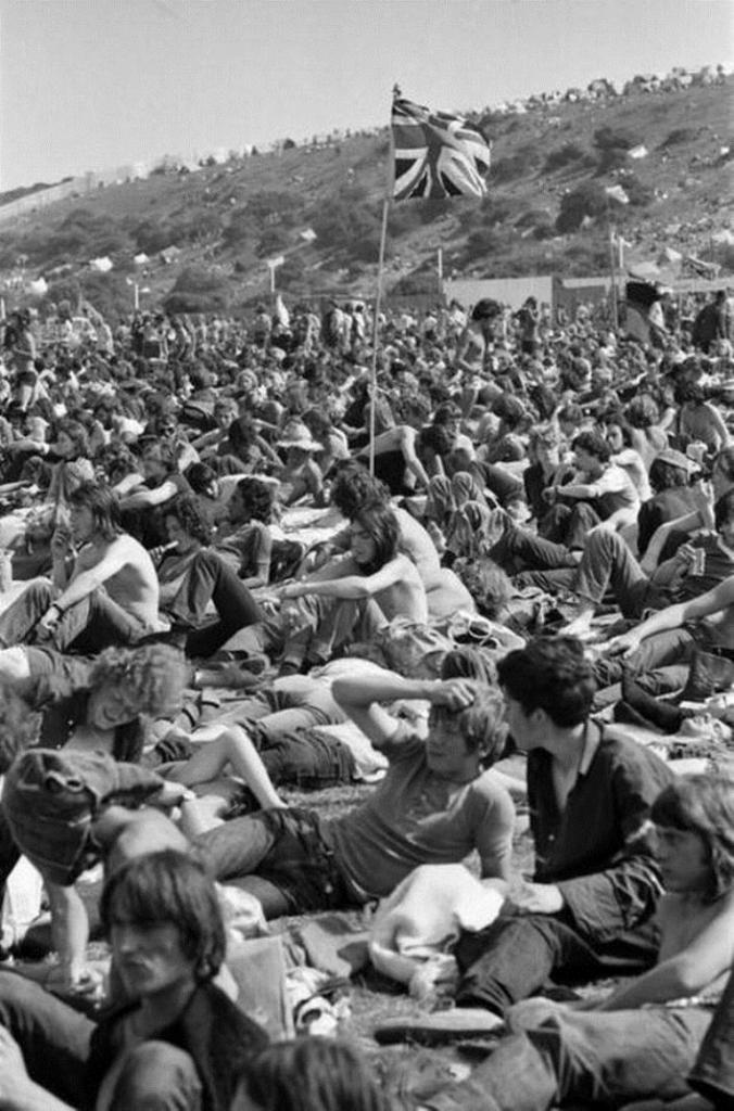Культовый музыкальный фестиваль на английском острове Уайт, который однажды собрал 600 тысяч человек: как все начиналось