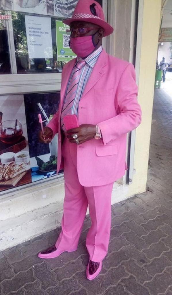 «Самый стильный мужчина» из Кении показывает 10 своих ярких нарядов
