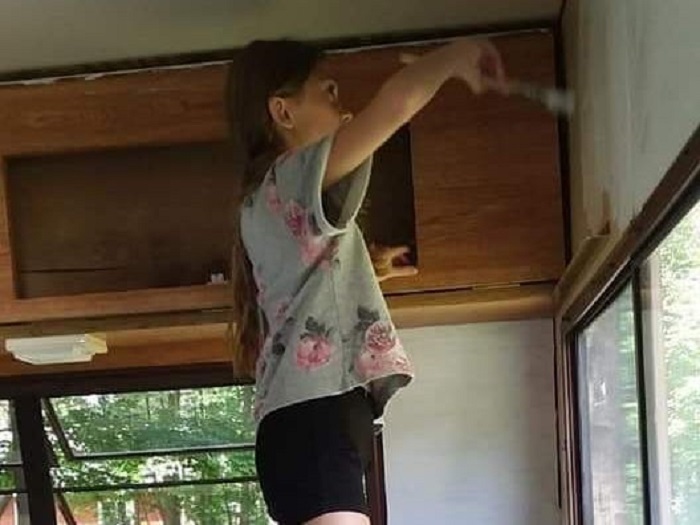 11-летняя девочка купила старый фургон за 400 долларов и превратила его в шикарный домик