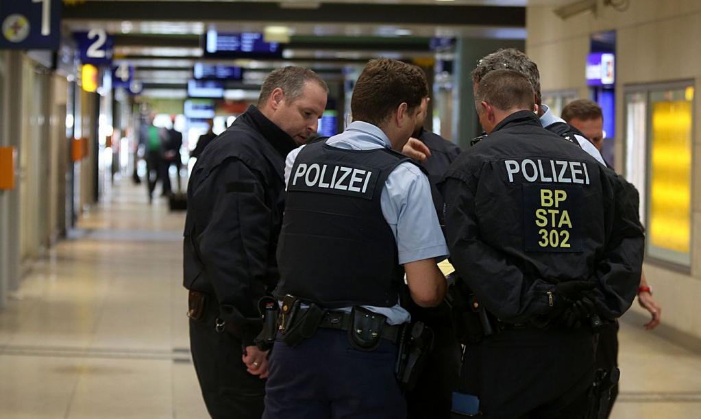 Германия: полиция прибыла на место предполагаемой стрельбы, но когда выяснили причину, «стрелка» отпустили
