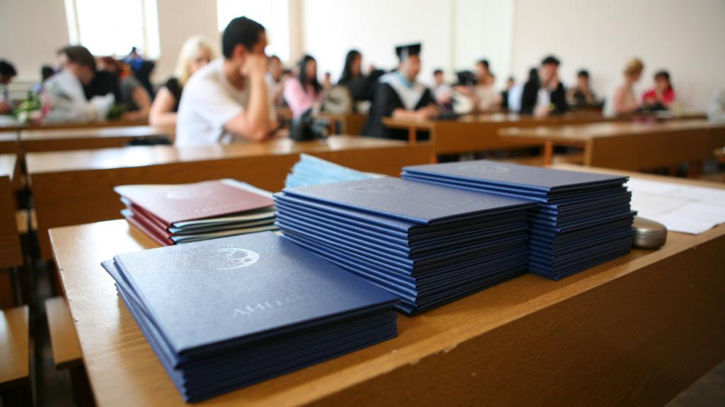 "Прорабатываем этот вопрос": в России могут ввести электронные дипломы для студентов