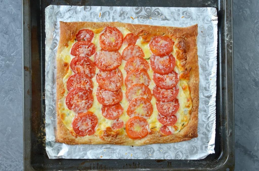 Вместо пиццы готовлю открытый пирог с томатами и тремя видами сыра. Вкусно, а времени трачу мало