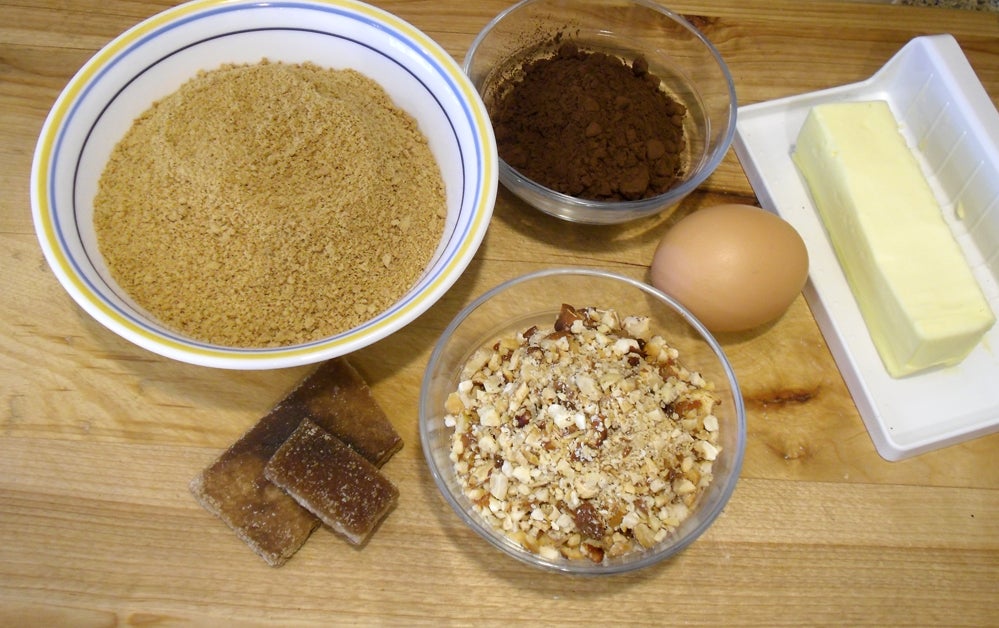 Шоколадные батончики с арахисовым маслом и грецкими орехами: не требуют выпекания, нужно всего лишь охладить