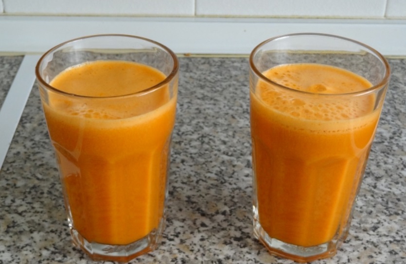 Сияние кожи и еще две весомые причины пить морковный сок натощак (чтобы он лучше усваивался, нужно добавлять в него ложку масла)
