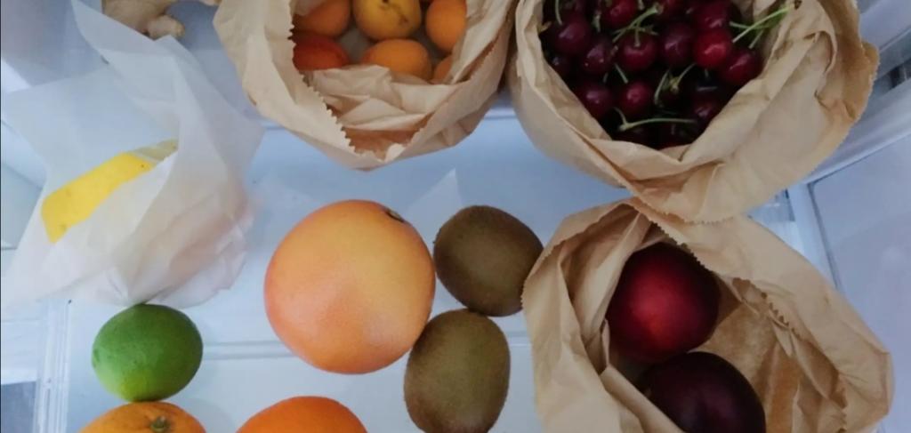 "Ускоряю природу": чтобы фрукты созревали быстрее, пользуюсь лайфхаками с рисом и бумажными пакетами