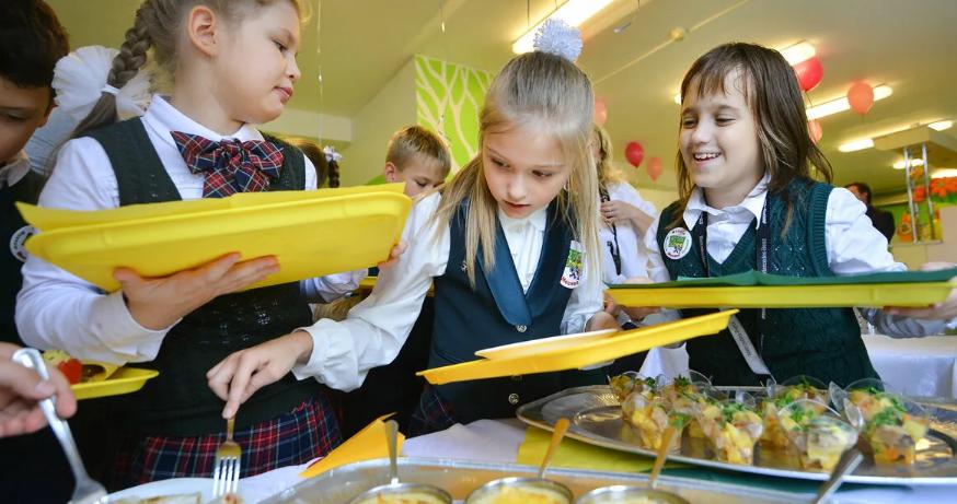 Каким будет рацион бесплатных обедов для школьников и как следить за ним онлайн