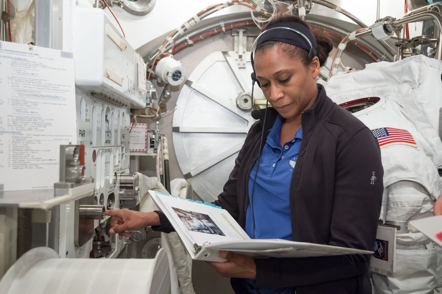 Ее имя войдет в историю: Джанет Эппс станет первой афроамериканкой в составе экипажа Международной космической станции