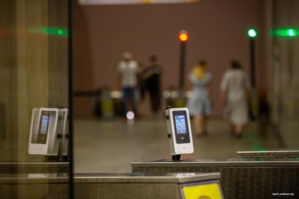 "Ввод системы FacePay": в метро Москвы начали тестировать систему оплаты проезда по скану лица