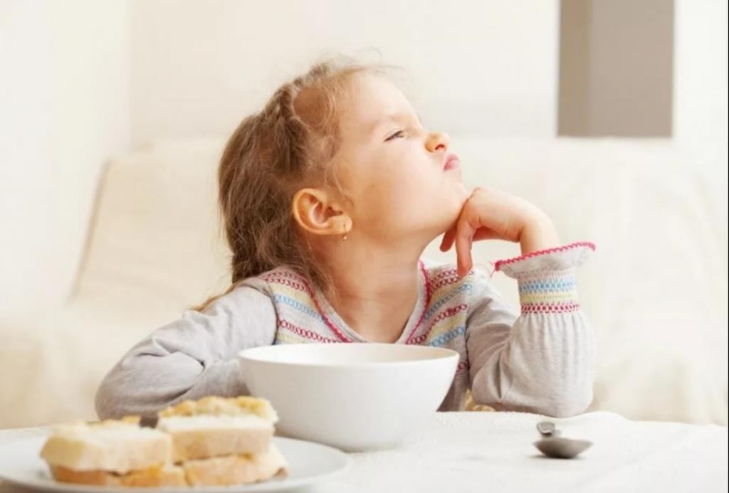 Как облегчить утреннюю суету перед школой: смузи на завтрак и другие лайфхаки для мам