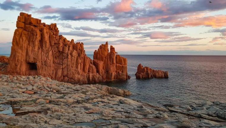 Божественные уголки Сардинии, пленяющие своей красотой: Коста-Смеральда, Ольястра, Кальяри для самостоятельного исследования