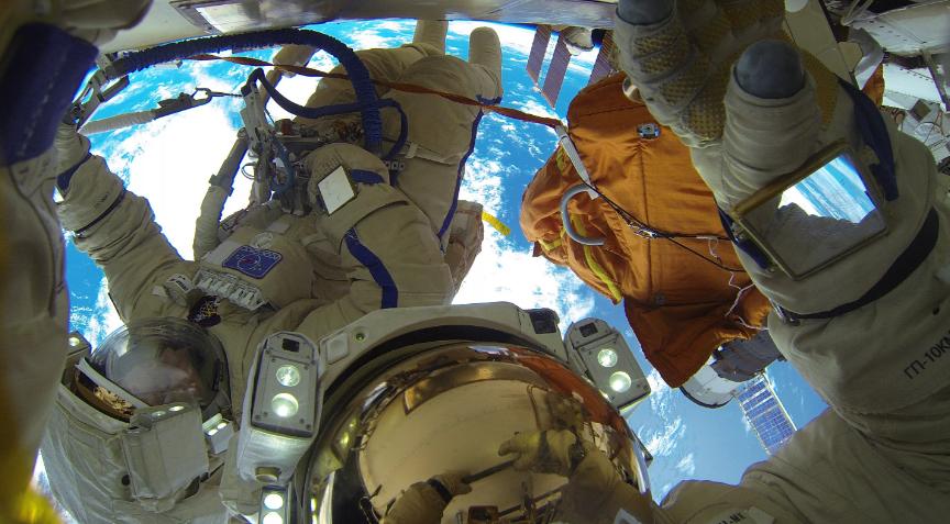 Россия предлагает космическим туристам полеты на МКС по расширенной программе: до 30 суток с «выносом» в открытый космос и спецпитанием