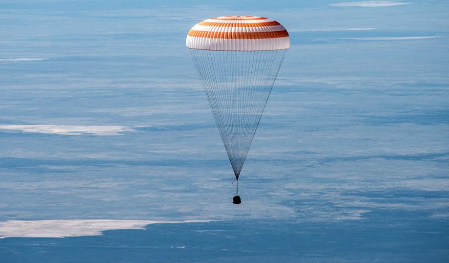 Россия предлагает космическим туристам полеты на МКС по расширенной программе: до 30 суток с «выносом» в открытый космос и спецпитанием