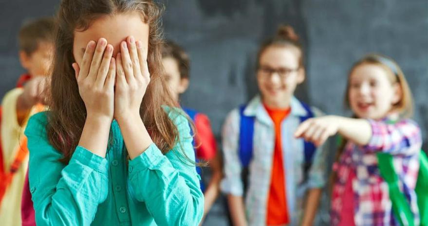 Травля, трудности в учебе и проблемы в семье: школьные конфликты разбирает психолог
