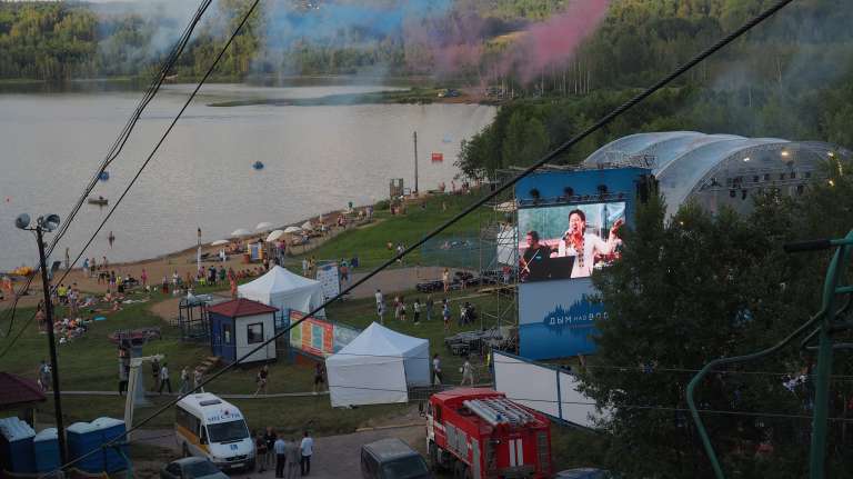 "Дым над водой": фестиваль классической и рок-музыки в Гатчине, на котром выступали Бутусов, "Чиж & Co" и оркестр "Таврический", стал одним из запоминающихся событий минувшего 2020 года