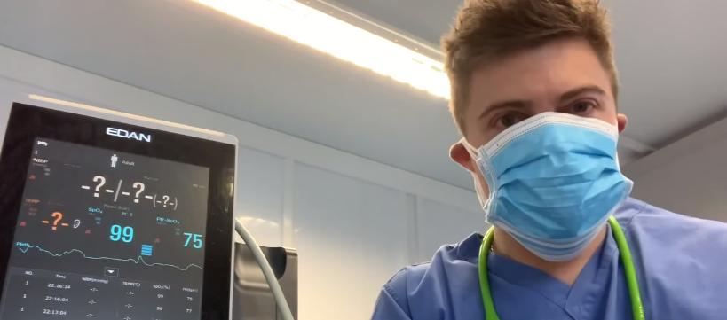 Ирландия: терапевт надел шесть масок, чтобы доказать, что они не снижают уровень кислорода человека