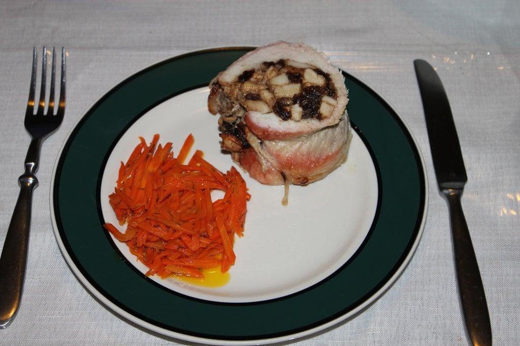 Свиная корейка с яблоками, изюмом и ароматной корицей: блюдо получается сочным и очень вкусным