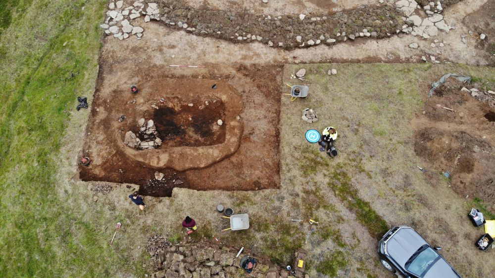 Исторический фундамент: в Исландии обнаружили остатки дома, упомянутого в средневековой саге (фото)