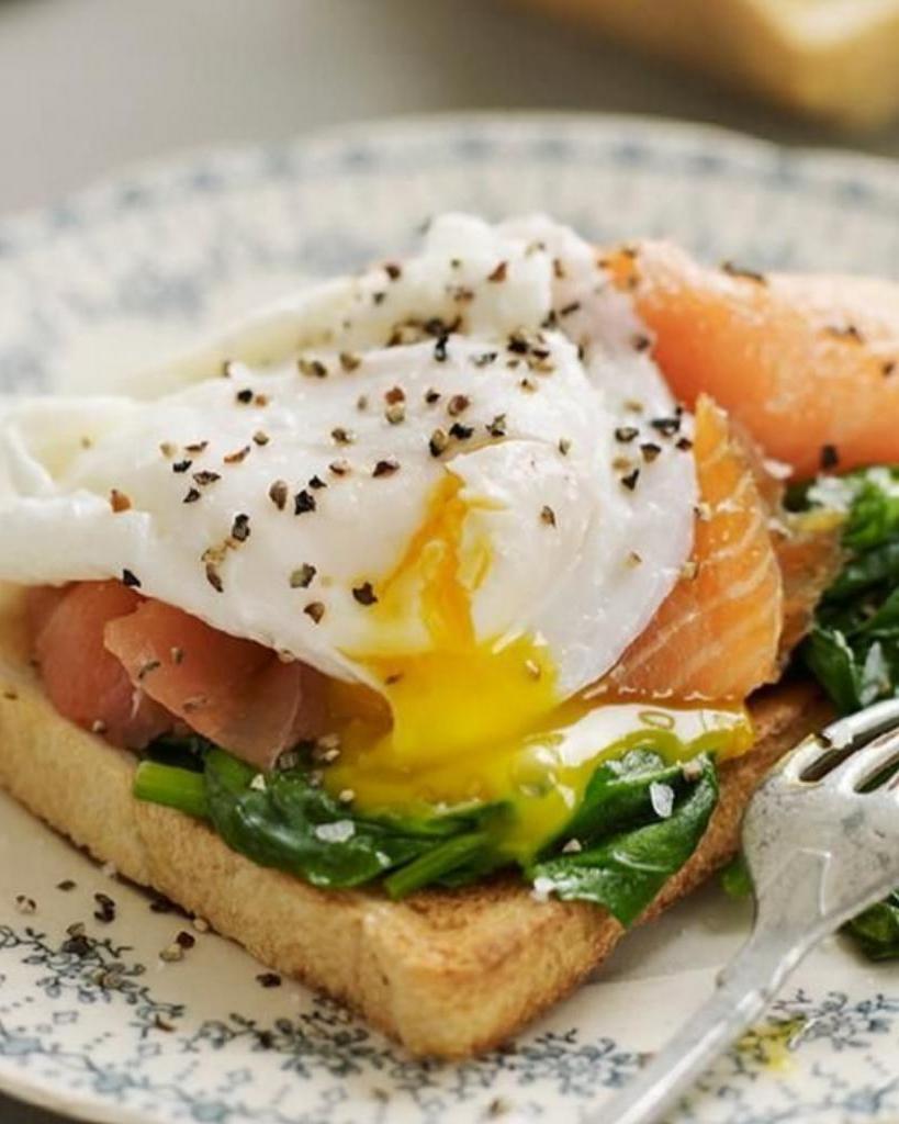 Ешьте яйца и рыбу: формула завтрака, который поможет быстрее сбросить вес