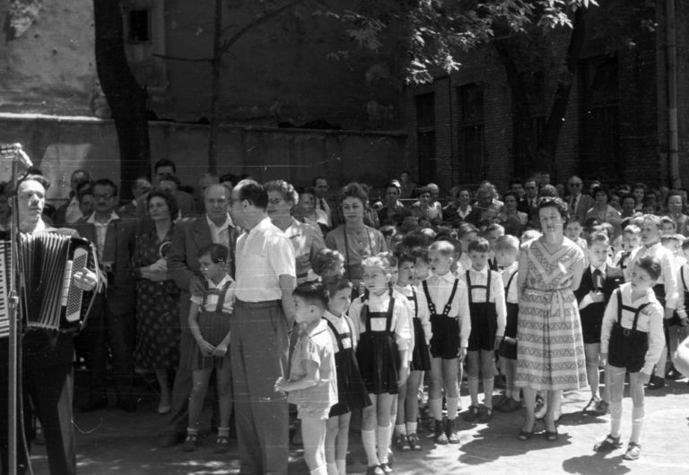 Все современные школьники похожи друг на друга: а как выглядели ученики в Венгрии 60 лет назад (фото)