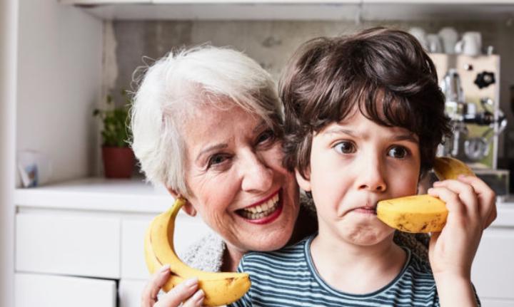 Четко распределить роли для всех: что делать, если бабушки с дедушками ссорятся из-за внуков с их родителями