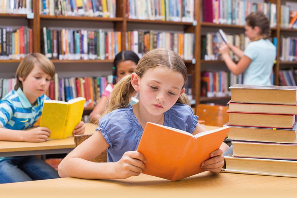Почитайте вместе и обсудите книгу: как помочь ребенку с изучением школьной литературы и приучить к чтению