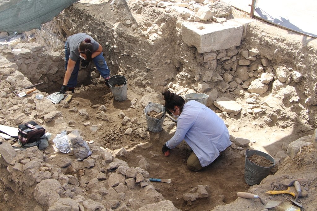 Бог виноделия: в Турции археологи обнаружили маску Диониса возрастом более 2000 лет