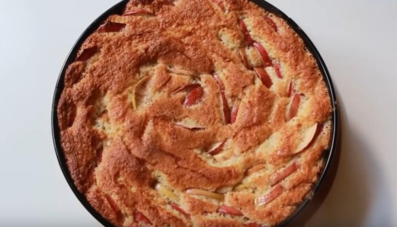 В воскресенье (13 сентября) День шарлотки и осенних пирогов: простой рецепт