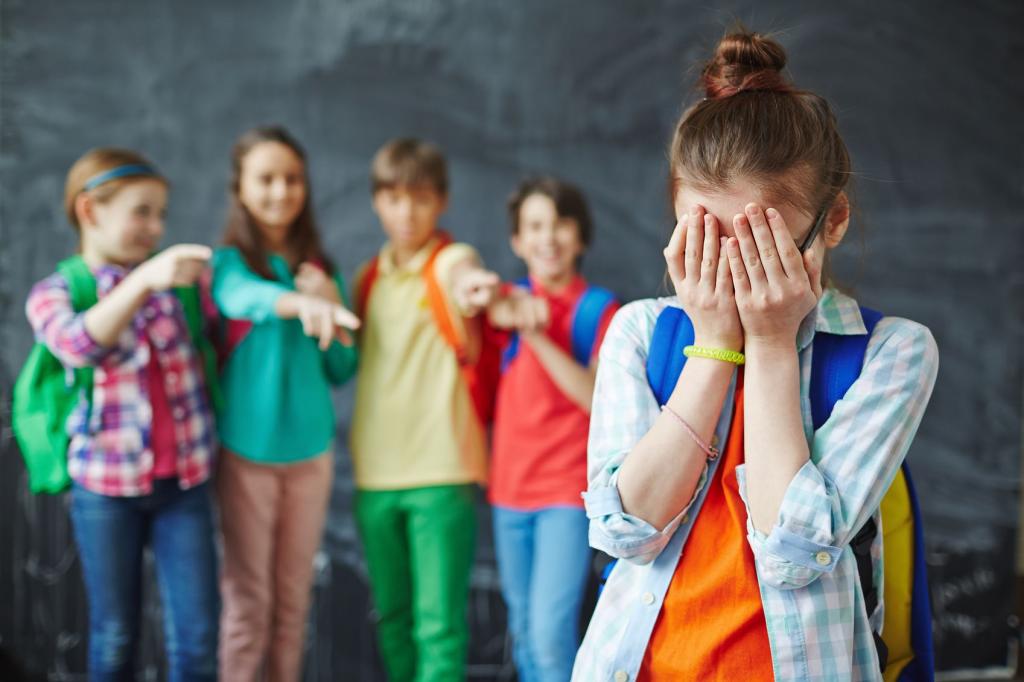 Говорит о других детях негативно: как понять, что ребенок издевается над другими в школе, и как это искоренить