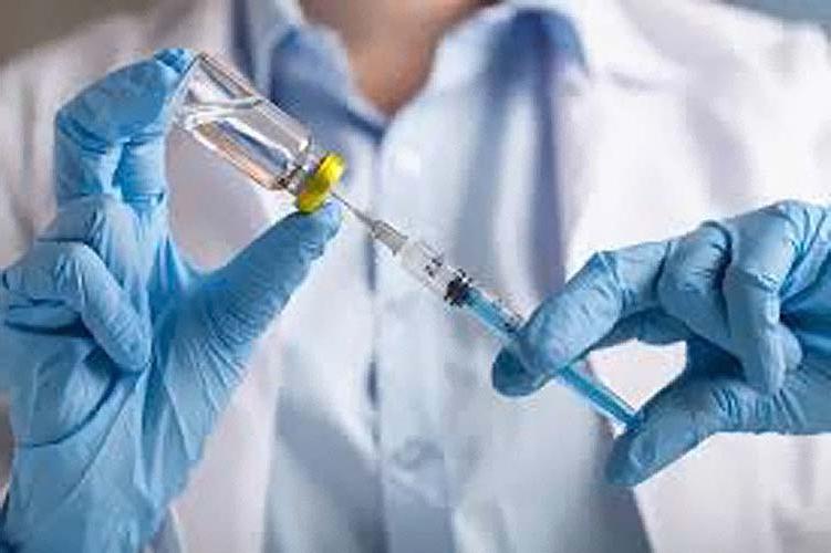 Врачи сообщили, при каких болезнях нельзя вакцинироваться от коронавируса