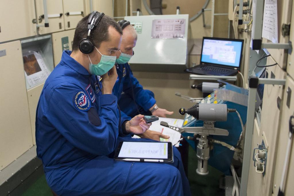 Модуль "Поиск": российские космонавты впервые выйдут в открытый космос из нового модуля МКС