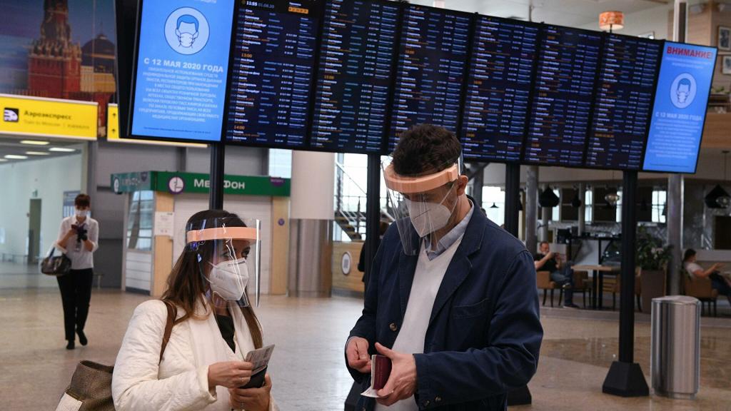 Устали ждать открытия границ: российские туристы рассказали, готовы ли лететь на зарубежные курорты с пересадками