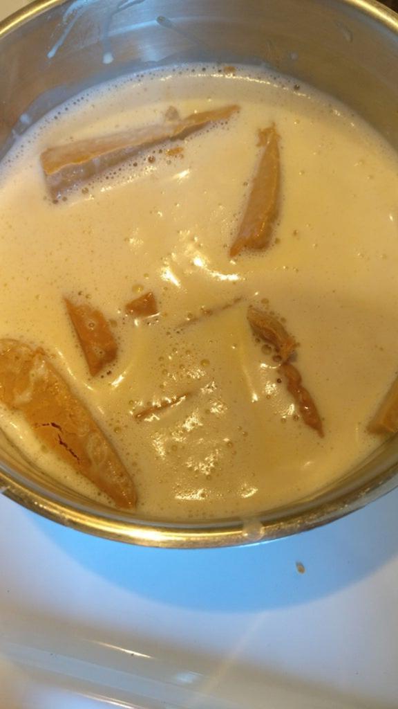 Молоко и сыворотка: рецепт норвежского сыра с карамельным оттенком