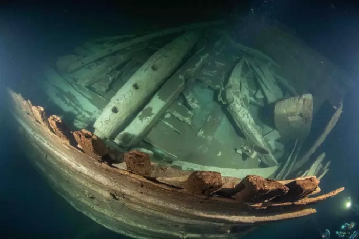 Водолазы обнаружили на дне Балтийского моря 400-летний корабль: он в таком идеальном состоянии, что ученые не могут понять причину его крушения